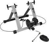 Silberner Velo Pro magnetischer Turbo Trainer mit stabilen schwarzen Ständern, einem schwarzen Widerstandsanpassungsmechanismus und Zubehörteilen für die Montage