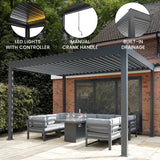 Anthrazitfarbene Aluminium-Pergola 3 m x 3 m mit LED-Beleuchtung, manuellem Kurbelmechanismus und integriertem Abfluss, umgeben von einem modernen Gartenambiente