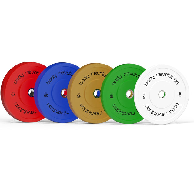 Fünf farbige Bumper Plates in Rot, Blau, Grün, Gelb und Weiß, jeweils mit klarer Gewichtszahl und "Body Revolution"-Logo, ideal für das Gewichtheben