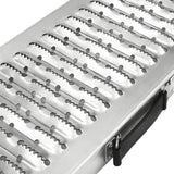 Faltbare Motorradrampen aus robustem Aluminium mit rutschfester Oberfläche, wellenförmigem Design und praktischer Griffmulde für einfachen Transport
