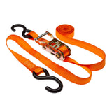 Orangene Zurrgurte mit Haken und Spannvorrichtung, ideal zum Sichern von Motorrädern oder schweren Gegenständen während des Transports