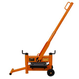Robuster T-Mech Steinknacker in leuchtendem Orange mit langen Hebelarmen, stabiler Basis und Rädern für einfache Mobilität, ideal zum Schneiden von Steinen